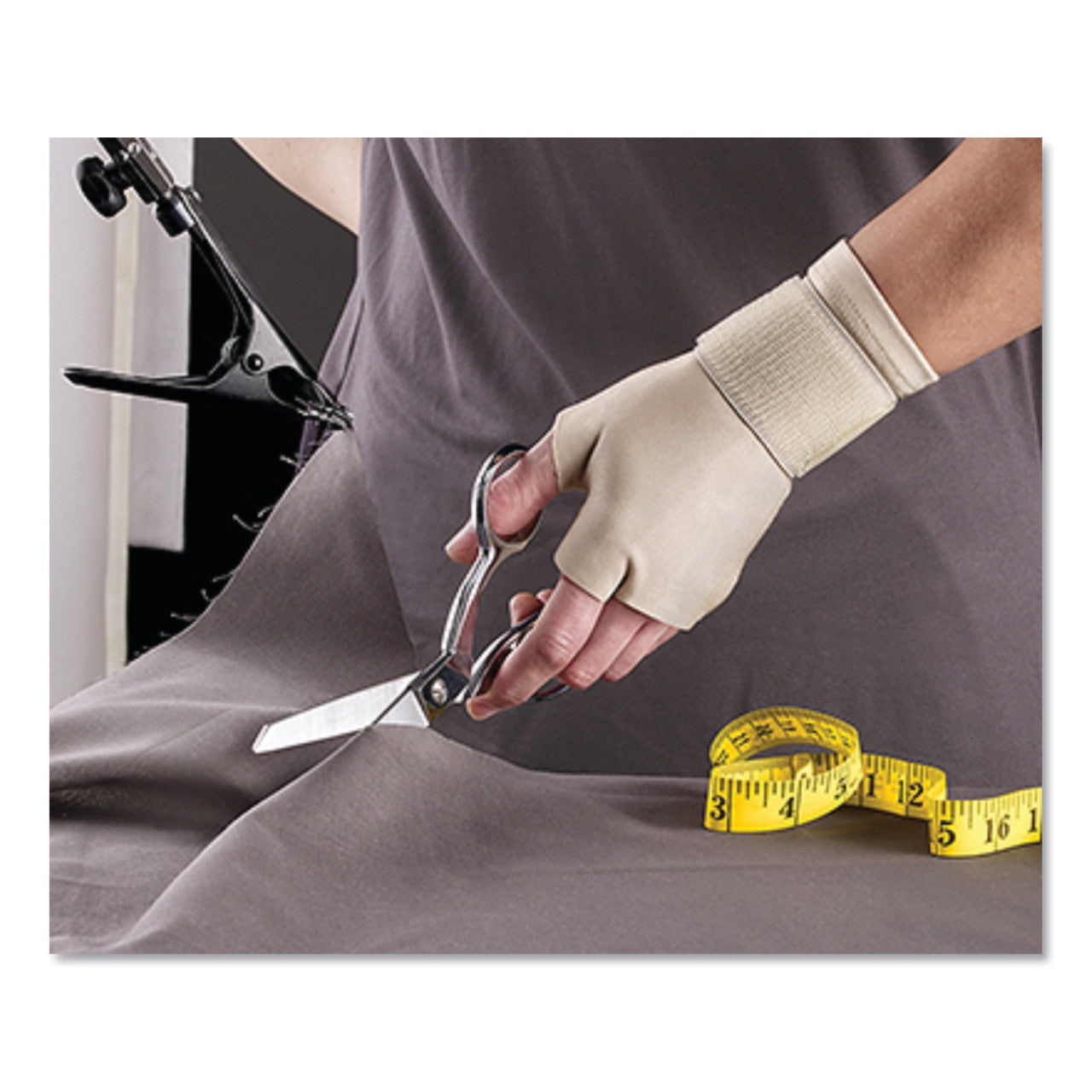 3M Futuro3M Futuro Hand and Wrist Compression Glove, Mild Support, S/M, 1 Ea